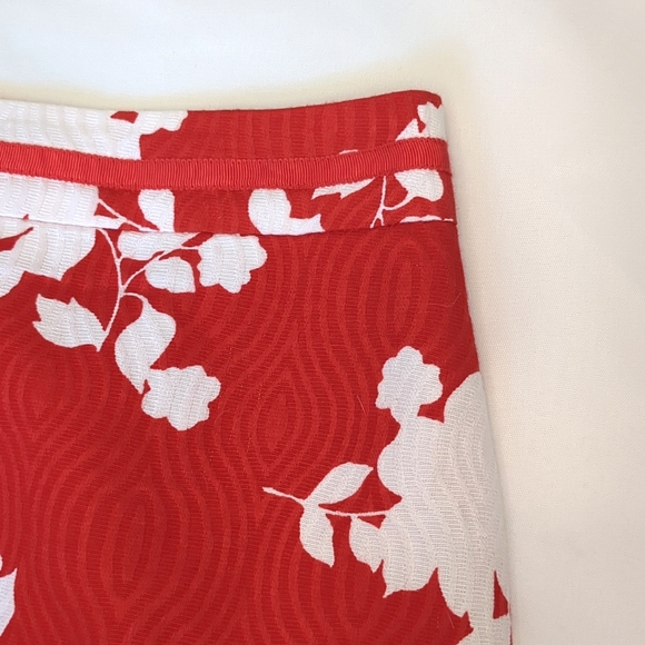 Red and White Tropical Floral Print Pencil Skirt - Picture 2 of 8